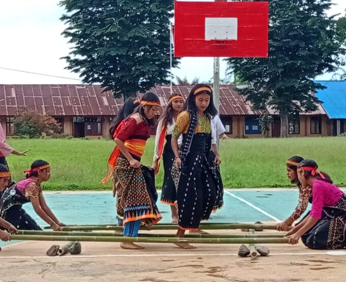 Siswa/i Kelas 12 SMASK St Arnoldus Mukun Gelar Pentas Budaya Manggarai Di Sekolah