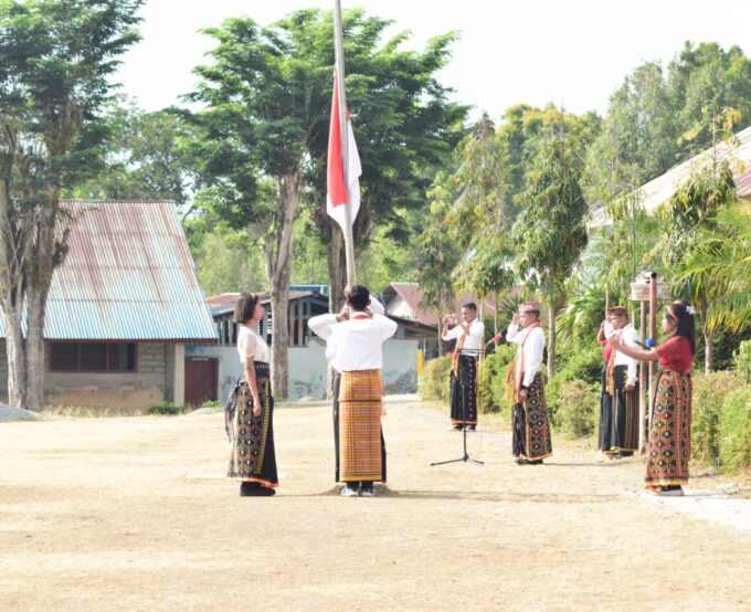 Semarak Sumpah Pemuda ke-98: Pesona Busana Adat NTT dan Sinergi Lintas Sektor Warnai Apel di SMAS K St Arnoldus Mukun